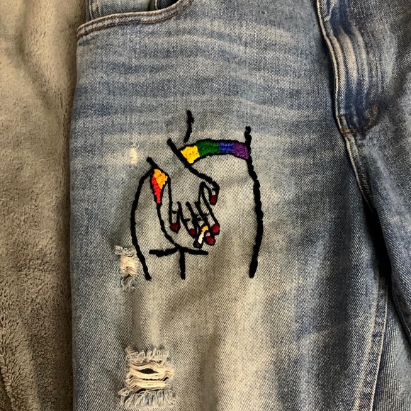 Embroidered pants - Picture 2 of 6